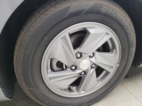 Used 2025 Hyundai Elantra SE w/ Cargo Package FWD image 31