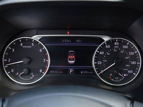 Used 2025 Nissan Sentra SV FWD image 9