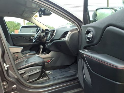 Used 2014 Jeep Cherokee Trailhawk w/ Technology Group AWD/4WD image 14