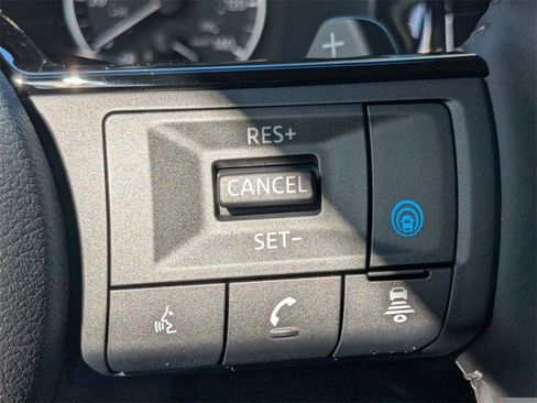 New 2025 Nissan Pathfinder SL w/ Black Appearance Package image 28