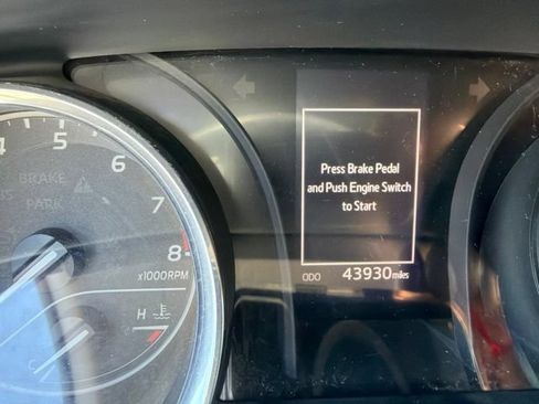Used 2019 Toyota Camry LE w/ Convenience Package FWD image 18