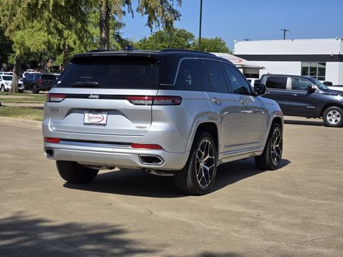Used 2025 Jeep Grand Cherokee Summit AWD/4WD image 5