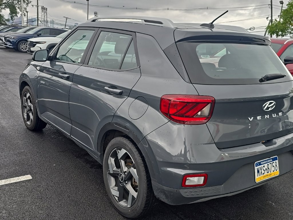 Used 2025 Hyundai Venue SEL FWD image 4