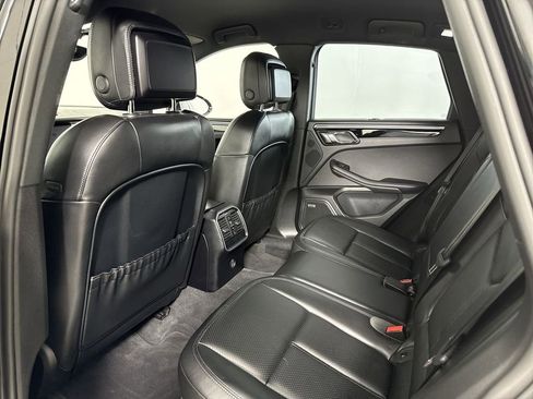 Certified 2018 Porsche Macan AWD/4WD image 25
