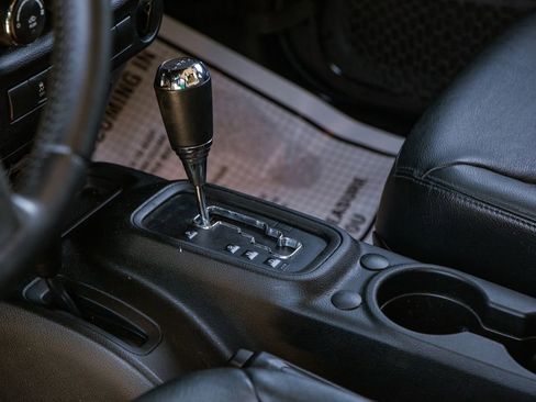 Used 2018 Jeep Wrangler Sport w/ Connectivity Group image 13