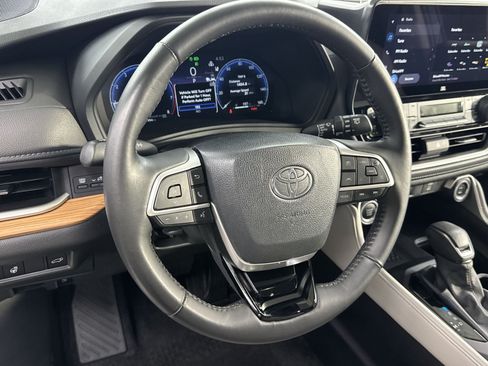 Used 2024 Toyota Grand Highlander AWD image 28