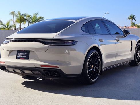 Certified 2022 Porsche Panamera Platinum Edition image 9