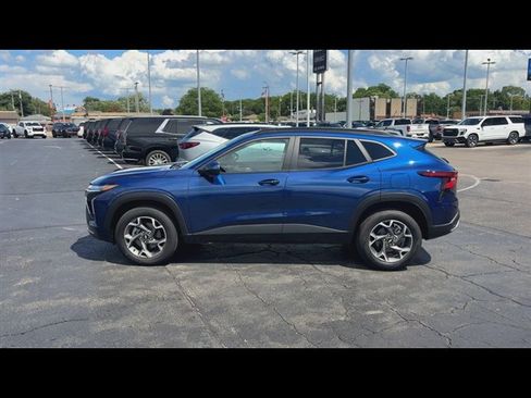 Used 2024 Chevrolet Trax LT w/ Driver Confidence Package FWD image 5