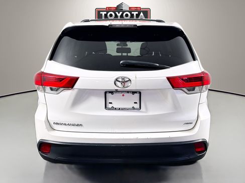 Used 2017 Toyota Highlander LE AWD/4WD image 6
