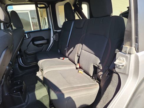 Certified 2018 Jeep Wrangler Unlimited Rubicon w/ LED Lighting Group AWD/4WD image 23