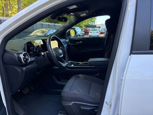 Used 2025 Chevrolet Equinox LT FWD image 28