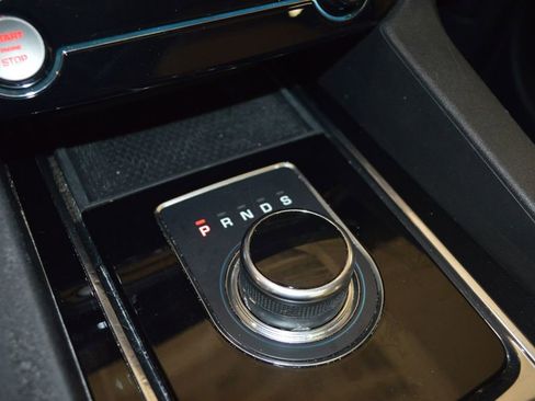 Used 2018 Jaguar F-PACE Premium image 31