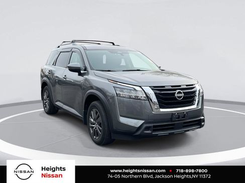 Used 2022 Nissan Pathfinder SV w/ SV Premium Package image 1