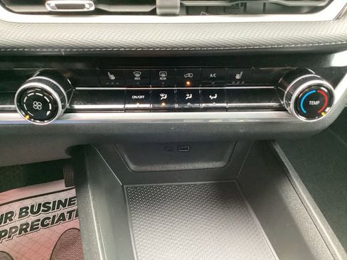 Used 2025 Chevrolet Equinox LT image 23