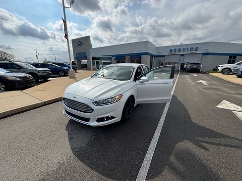 Used 2016 Ford Fusion SE w/ Equipment Group 202A image 29