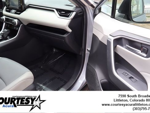 Used 2020 Toyota RAV4 XLE Premium AWD/4WD image 30
