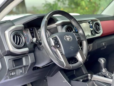 Used 2018 Toyota Tacoma SR5 image 9