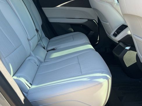 Used 2024 Cadillac Lyriq Luxury image 16