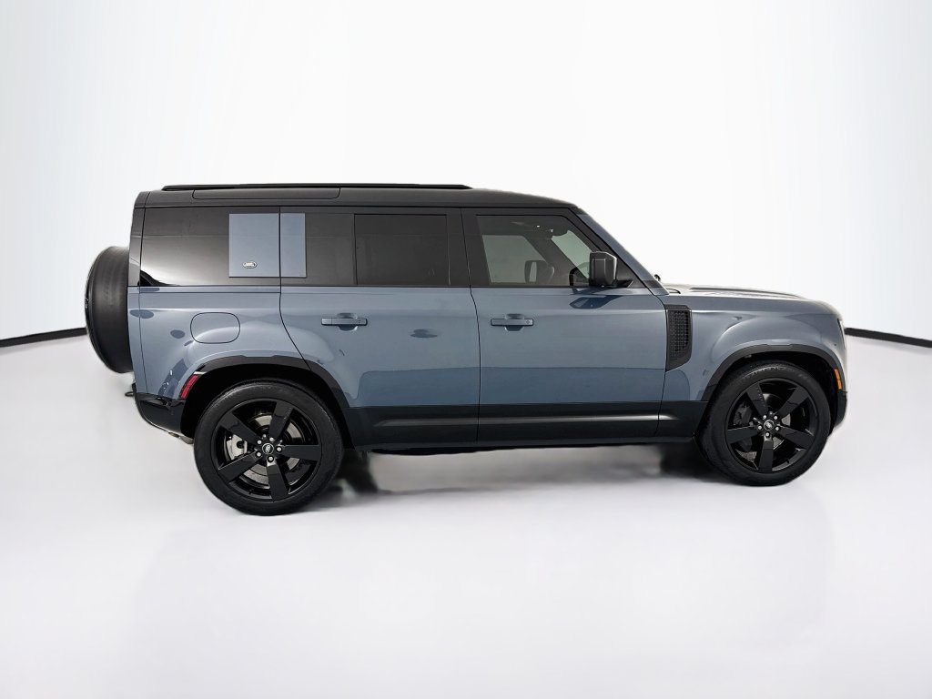 Used 2024 Land Rover Defender 110 X-Dynamic SE AWD/4WD image 4