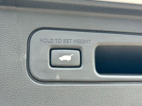 Used 2025 Honda Pilot Touring image 25