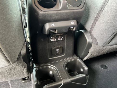Used 2024 Jeep Wrangler Unlimited Sahara AWD/4WD image 20