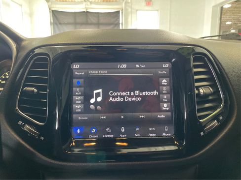 Used 2018 Jeep Compass Limited w/ Navigation Group image 18