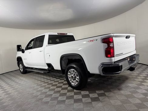 Used 2025 Chevrolet Silverado 2500 LT w/ Convenience Package image 9