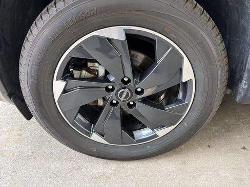 Used 2025 Nissan Rogue SV AWD/4WD image 31