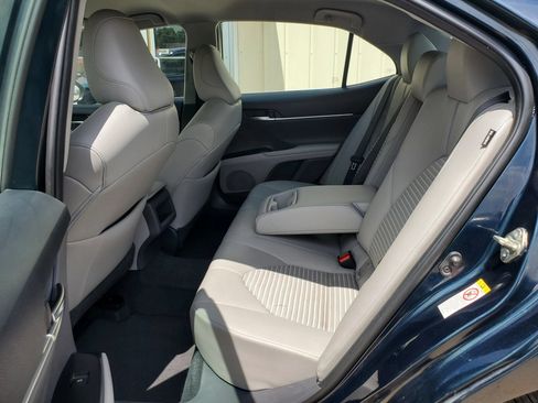 Used 2018 Toyota Camry SE w/ Convenience Package FWD image 5