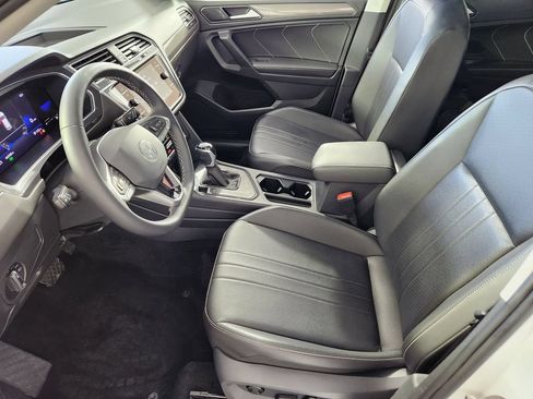 Used 2023 Volkswagen Tiguan SE FWD image 11