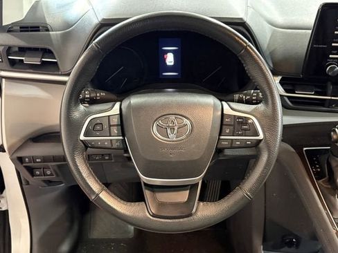 Certified 2024 Toyota Sienna XLE FWD image 21
