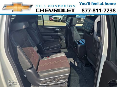 Certified 2025 Chevrolet Suburban High Country AWD/4WD image 11