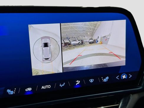 Used 2025 Chevrolet Equinox EV LT w/ Convenience Package FWD image 16