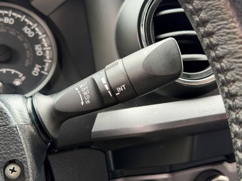 Used 2019 Toyota Tacoma TRD Sport w/ Technology Package AWD/4WD image 28