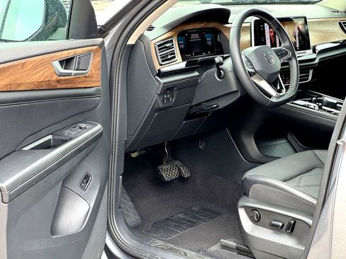 Certified 2024 Volkswagen Atlas SE image 11