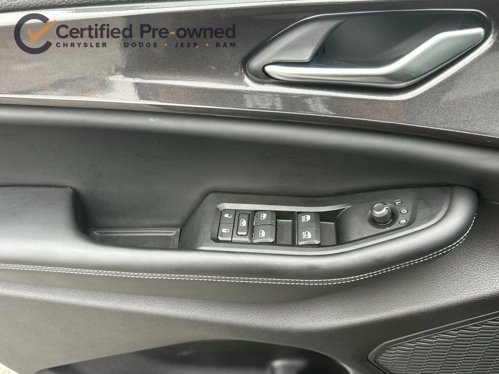 Used 2023 Jeep Grand Cherokee Altitude AWD/4WD image 12