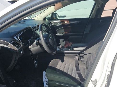 Used 2019 Ford Fusion SE FWD image 11