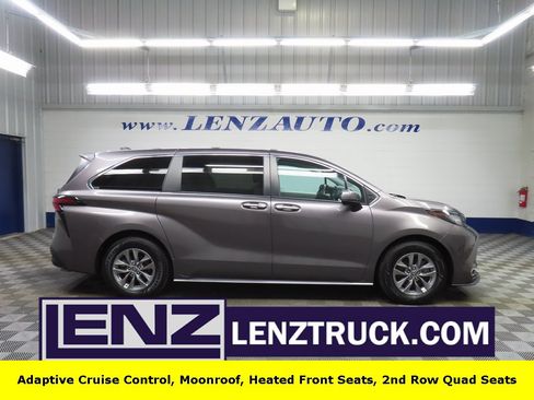 Used 2022 Toyota Sienna XLE image 1