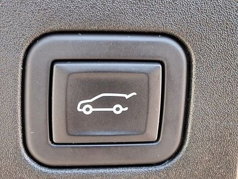 Used 2024 Cadillac XT4 Premium Luxury image 24