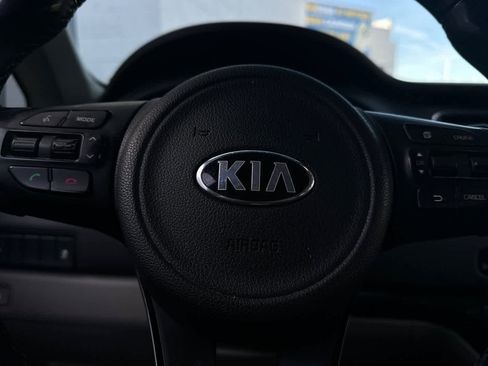 Used 2017 Kia Sedona LX w/ LX Essentials Premium Package image 26