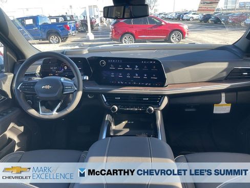 New 2026 Chevrolet Suburban Premier w/ Sun And Tow Package AWD/4WD image 19