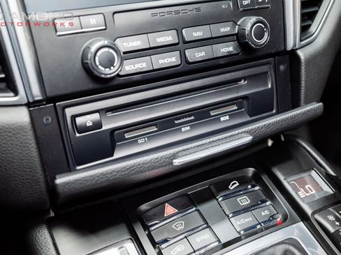 Used 2018 Porsche Macan Turbo image 87