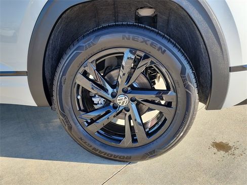 Certified 2025 Volkswagen Atlas Cross Sport SEL R-Line image 29