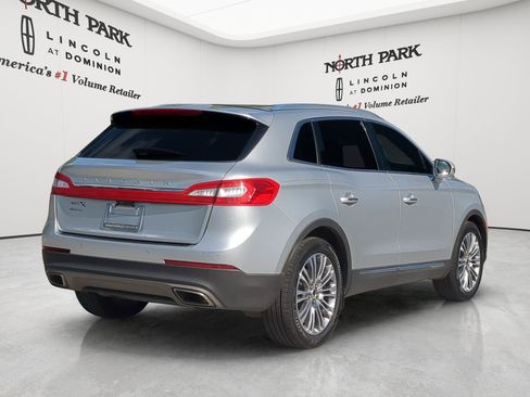 Used 2018 Lincoln MKX Reserve w/ Cargo Accessories Package FWD image 3