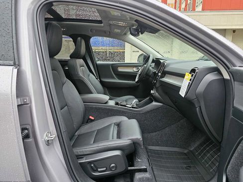 New 2026 Volvo XC40 B5 Plus w/ Protection Package Premier AWD/4WD image 10