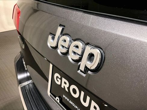 Used 2017 Jeep Grand Cherokee Limited w/ Luxury Group II AWD/4WD image 32