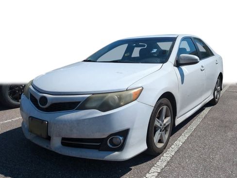 Used 2012 Toyota Camry SE image 1