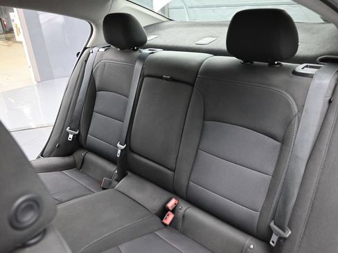 Used 2018 Chevrolet Cruze LT w/ Convenience Package FWD image 16