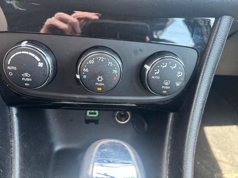 Used 2014 Chrysler 200 Limited w/ Sun/Sound Group image 13