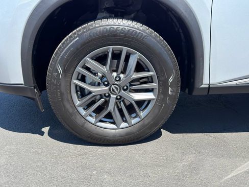 Used 2024 Nissan Rogue S FWD image 6